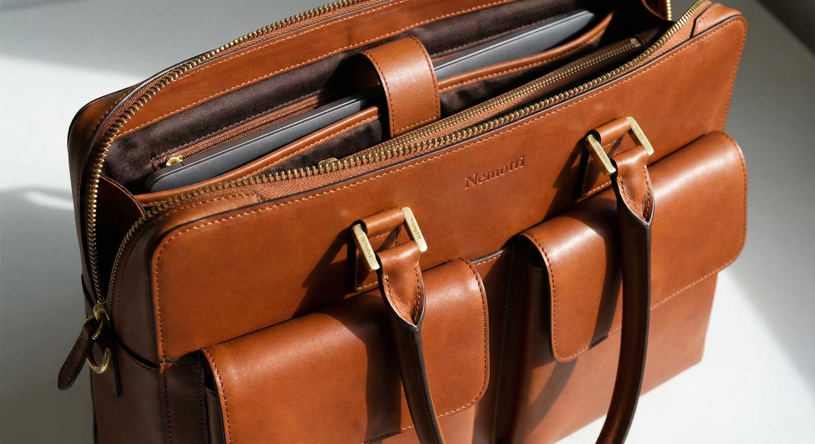 Kış kombinleri için çanta, bot ve aksesuar uyumu örnekleri