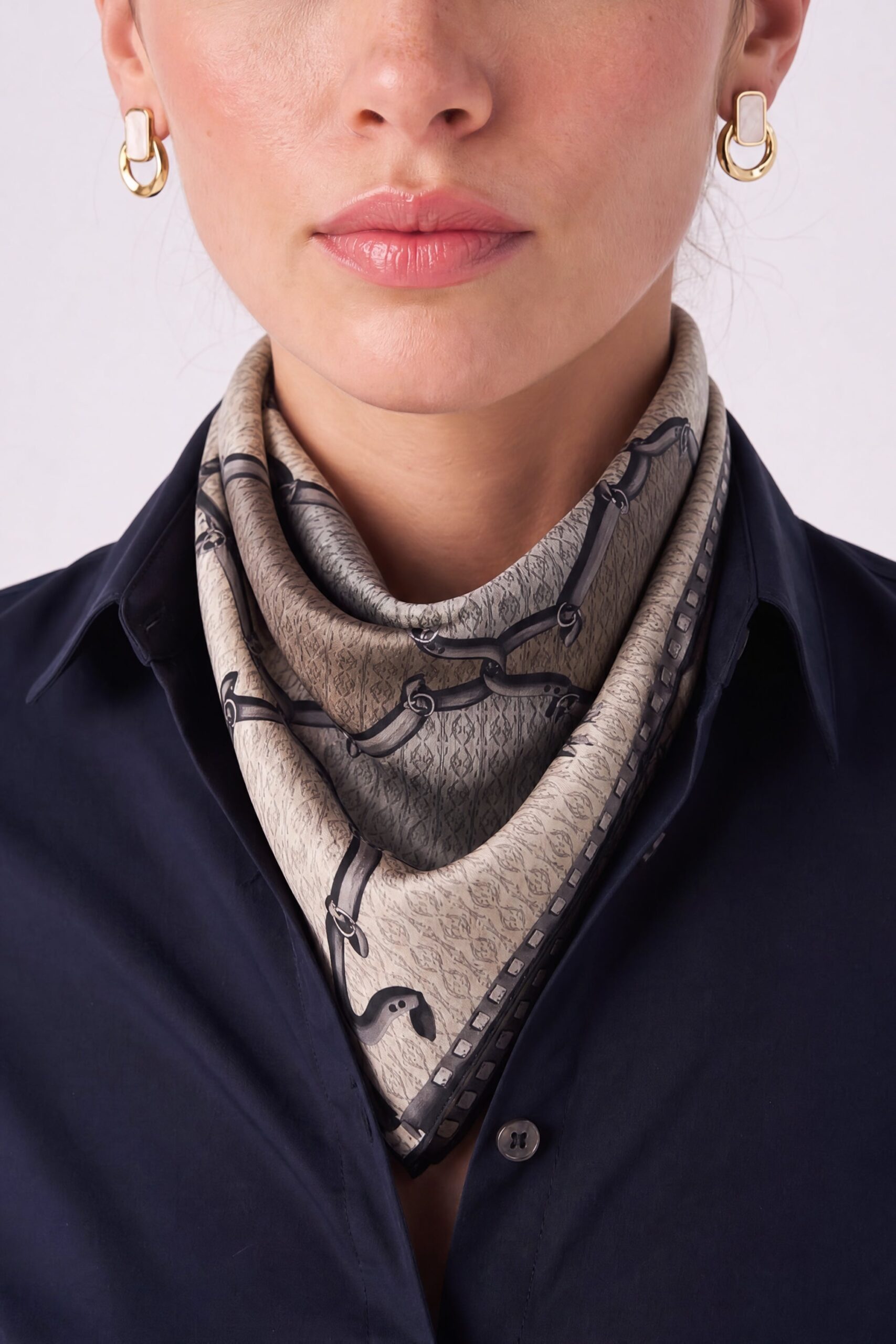 Mini Scarf with Interlocking Strap print - Image 2