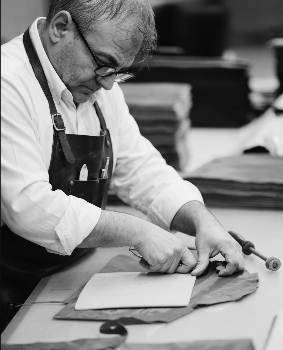 A ne'MOTTI craftsman at work in the atelier
